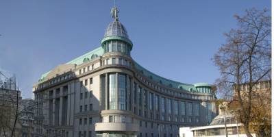 Суд снял арест с главного офиса банка Аркада в Киеве - nv.ua - Киев