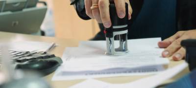 Водитель вез в Карелии опасный груз по поддельным документам - stolicaonego.ru - Ленинградская обл. - республика Карелия