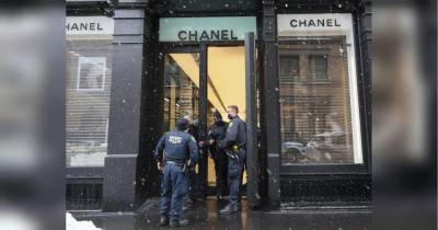 В Нью-Йорке совершен налет на магазин Chanel, похищены сумочки – момент попал на видео - fakty.ua - Украина - Нью-Йорк - Нью-Йорк