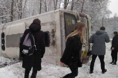 Полиция задержала водителя автобуса, перевернувшегося в Курортном районе Петербурга - spb.mk.ru - Ленинградская обл. - Санкт-Петербург