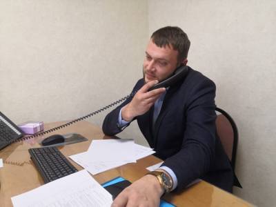 Александр Тихонов - Для жителей Корсакова провели горячую линию по вопросам ЖКХ - sakhalin.info - Сахалинская обл.