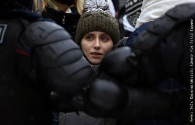 Владимир Путин - Дмитрий Песков - Песков возложил на протестующих ответственность за переполненные спецприемники - interfax.ru - Москва
