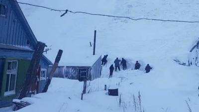 Школьника завалило снегом в выкопанном у сопки тоннеле - vesti.ru