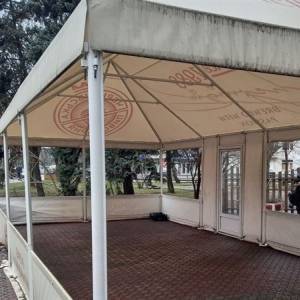В Днепровском районе Запорожья демонтировали летнюю площадку. Фотофакт - reporter-ua.com - Запорожье