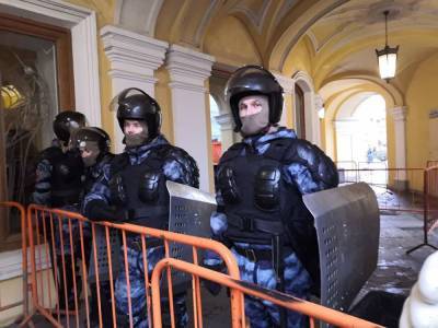 Штаб задержанных в Петербурге: административно арестованных везут в Лугу Ленобласти - znak.com - Ленинградская обл. - Санкт-Петербург