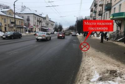 В Костроме произошло казусное ДТП — из автобуса на ходу выпала девушка - kostroma.mk.ru - Кострома