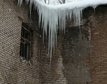 Жители Уфы жалуются на постоянные потёки на стенах дома - ufacitynews.ru - Уфа