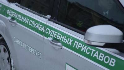 Петербургский юрист вернул работу и зарплату с помощью приставов - piter.tv - Санкт-Петербург
