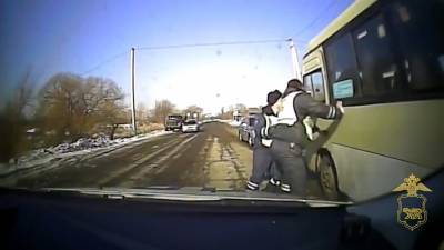Пьяный житель Приморья угнал пассажирский автобус. - riafan.ru - Приморье край - Хабаровск - Владивосток - Уссурийск