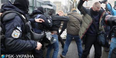 Евгений Мураев - Под зданием канала НАШ проходит протест: произошла драка - nv.ua - Киев