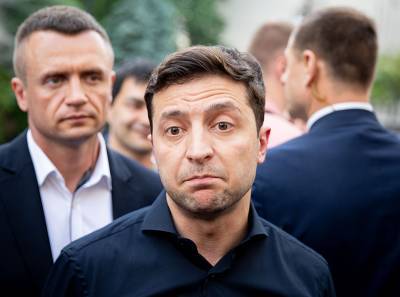 Владимир Зеленский - Андрей Золотарев - Зеленскому предрекли отставку из-за скандала с телеканалами - tvc.ru