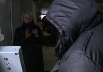 Жителей Кального заблокировали на парковке из-за конфликта двух УК - ya62.ru - Рязань