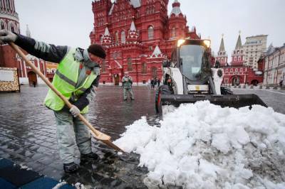 Улицы Москвы обрабатывают противогололедными средствами - tvc.ru - Москва
