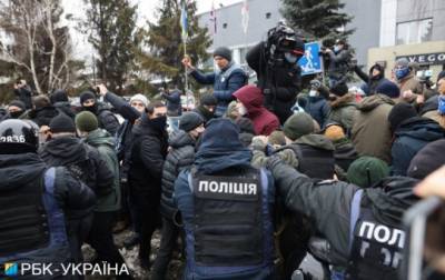 Евгений Карась - Возле телеканала «НАШ» произошли стычки митингующих с полицией - for-ua.com