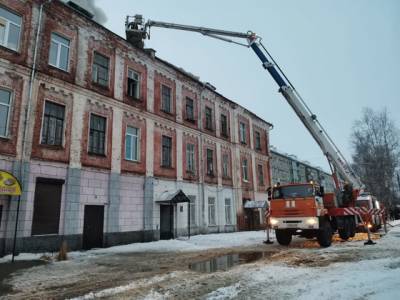 Владимир Сипягин - На ликвидацию пожара в собинских казармах во Владимире направлено более 5 млн рублей - runews24.ru - Владимирская обл.