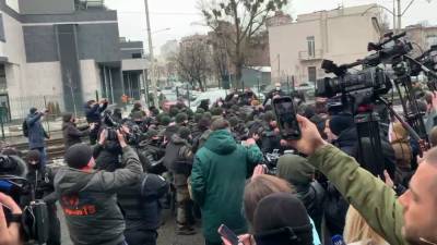 Украинские националисты попытались штурмовать здание одного из телеканалов - news-front.info - Украина - Киев