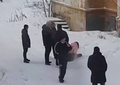 Валерий Горелых - В Нижнем Тагиле толпа подростков избила девочку - ya62.ru - Свердловская обл.
