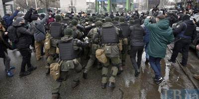 Максим Назаров - Протесты под каналом НАШ: полиция задержала четырех человек - nv.ua - Киев