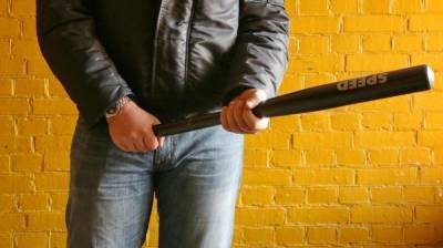 Ревнивый воронежец проломил голову соседу бейсбольной битой - vestivrn.ru - Воронеж