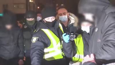 В Киеве полицейские организовали преступную банду: "похитили и требовали..." - politeka.net - місто Киев