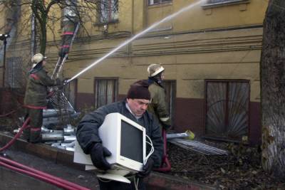 В Калининграде мужчина поджег квартиру в попытке прогнать злых духов - mk.ru - Калининград - Калининградская обл.