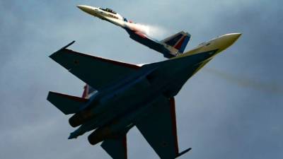 Владимир Попов - Военный лётчик прокомментировал манёвр «Русских витязей» в небе над Липецкой областью - russian.rt.com - Калининградская обл. - Липецкая обл.