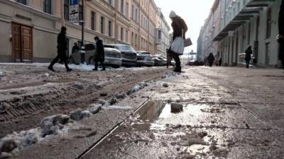 Грязный снег завалил центральные улицы Петербурга - piter.tv - Санкт-Петербург