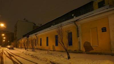 Герой сюжета "Города перемен" депутат Тырецкий напомнил о проблеме Аракчеевских казарм - piter.tv - Санкт-Петербург