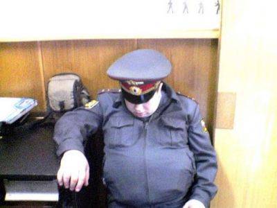 Алексей Навальный - Полицейские в Петербурге присвоили себе еду, переданную для задержанных - kasparov.ru - Москва - Санкт-Петербург