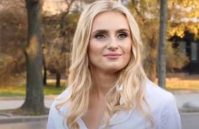 Ирина Федишин - Это не купальник, а тонкие полосочки: Ирина Федишин вышла на пляж в откровенном наряде - ukrainianwall.com