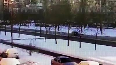 Водитель иномарки сломал столб на Шлиссельбургском шоссе - piter.tv