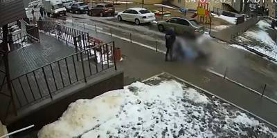 Смертельное падение самоубийцы на коляску с младенцем в Воронеже - видео момента ЧП - ТЕЛЕГРАФ - telegraf.com.ua - Россия - Воронеж