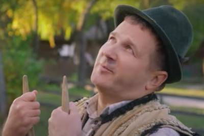 Юрий Горбунов - Лилия Ребрик - Горбунов в старом костюме поймал в кадр роскошное декольте Лилии Ребрик: "Сбежали из психушки?" - sport.politeka.net
