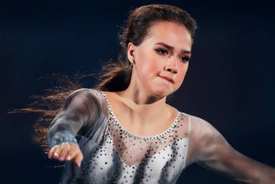 Алина Загитова - Евгения Медведева - Иван Ургант - Загитова победила Медведеву в забавном конкурсе на шоу "Вечерний Ургант". ВИДЕО - sport.ru