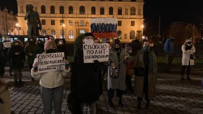 Алексей Навальный - В Праге активисты поддержали российских политзаключённых - svoboda.org - Прага