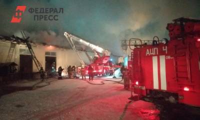 В Омске продолжают тушить продуктовый склад - fedpress.ru - Красноярск - Омск - Омская обл.