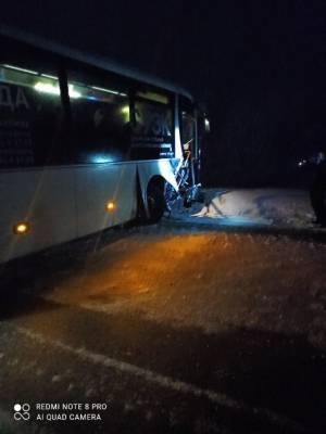 В пьяном ДТП с вахтовым автобусом в Кузбассе пострадали три человека - gazeta.a42.ru - Прокопьевск