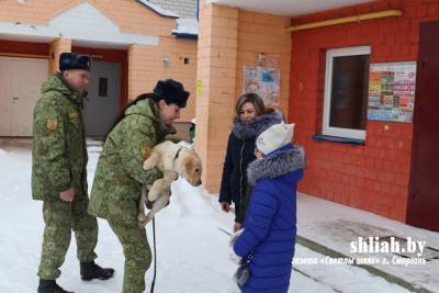 "Мы поняли, что должны помочь этой семье". У четырёхмесячного лабрадора по кличке Цагирь появились новые хозяева в Сморгони - grodnonews.by