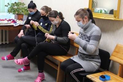 Осуждённые женщины в Карелии связали «28 петель» для недоношенных детей - karel.mk.ru - Петрозаводск - республика Карелия