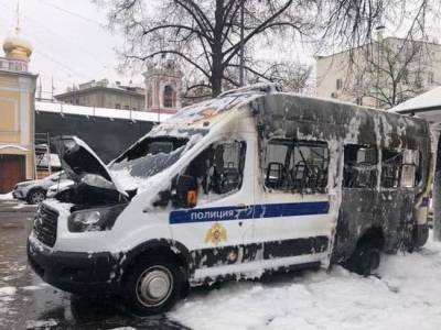 Алексей Навальный - В Москве судом арестован поджигатель полицейского микроавтобуса - rf-smi.ru - Москва