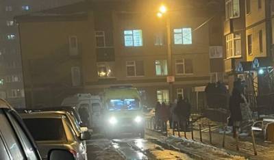 Кошмар попал на ВИДЕО: мужчина выбросился из окна на коляску с младенцем - from-ua.com - Воронеж