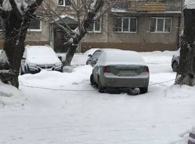 Кемеровчанка пожаловалась на незаконно огороженную парковку во дворе - gazeta.a42.ru - Октябрьск - Кемерово