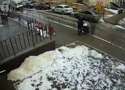 Единственный ребенок: в Воронеже парень с 17 этажа упал на коляску и убил малыша - province.ru - Воронеж