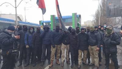 Арсен Аваков - Как штурмовики Авакова закрывали последний оппозиционный телеканал в Киеве - riafan.ru - Киев