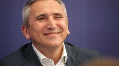 Александр Моор - Губернатор Александр Моор сделал подарок больным и владельцам общепита - newdaynews.ru - Тюменская обл.