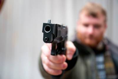 В Крыму возбудили дело после того, как чиновник открыл стрельбу из-за очереди в больнице - znak.com - Крым