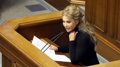 Юлия Тимошенко - Шестидесятилетняя Тимошенко нарядилась в обтягивающее платье для визита в Раду - riafan.ru - Киев