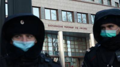Алексей Навальный - Оскорбленный Навальным ветеран потребовал публичных извинений - iz.ru