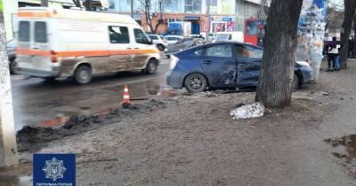Отбросило на детей: в Одессе нетрезвый водитель столкнулся с микроавтобусом и сбил школьников (фото) - tsn.ua - Одесса