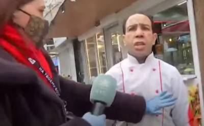 В Киеве напали на съемочную группу телеканала, видео: "выбежал на улицу с криками и укусил оператора" - politeka.net - Киев - Нападение
